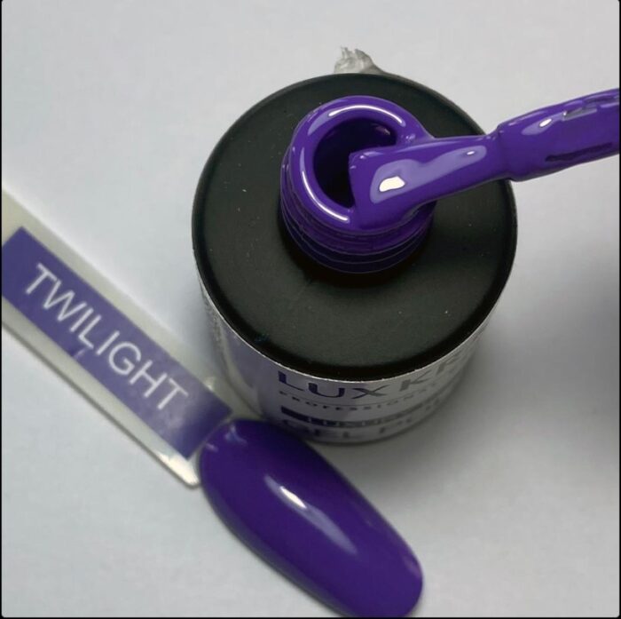 gel-polis-nokti-twilight